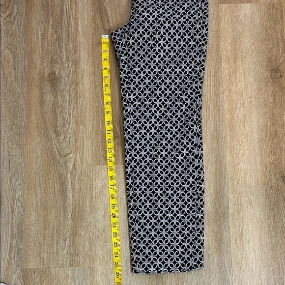 Premise Stylish Black and White Women's stretch cropped Pants - Picture 7 of 9